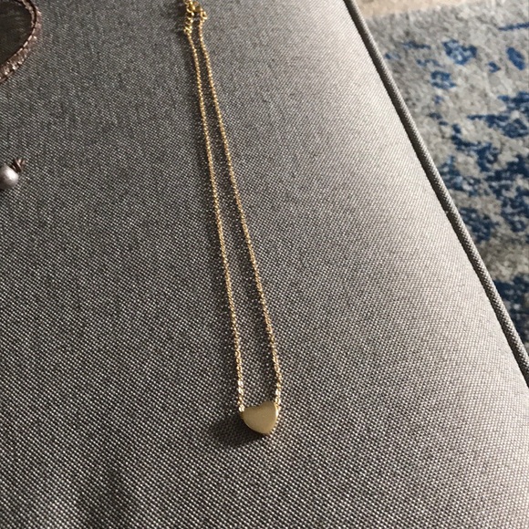 Dainty Gold heart necklace - Picture 4 of 6